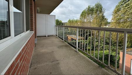 Appartement met twee slaapkamers en terras op centrale locatie te Deurne! - Foto 2