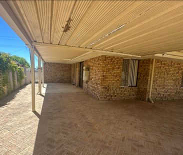 PLENTY OF SPACE IN CENTRAL LOCATION - MUST VIEW!!! - Photo 4