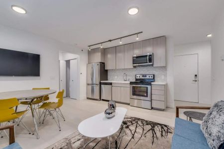 The Normandie - 1425 Haro — Low Rise Apartment - Photo 5