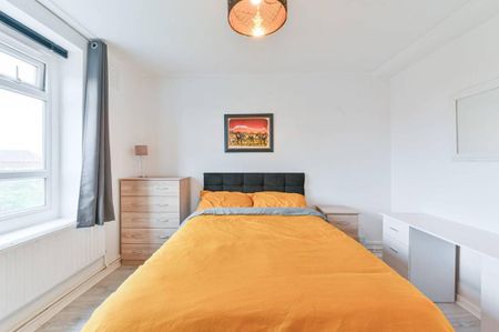 4 bedroom flat to rent - Photo 4