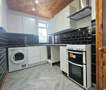 3 Bed Semi-Detached House, Runfold Avenue, LU3 - Photo 4