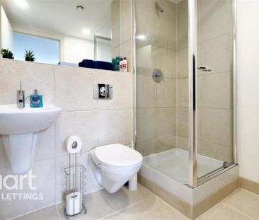 2 bedroom flat to rent - Photo 4