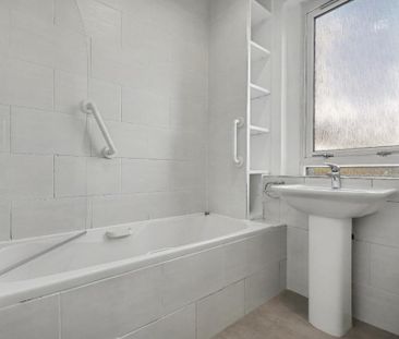 2 bedroom flat to rent - Photo 6