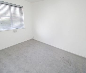 3 bedroom end of terrace house to rent - Photo 3