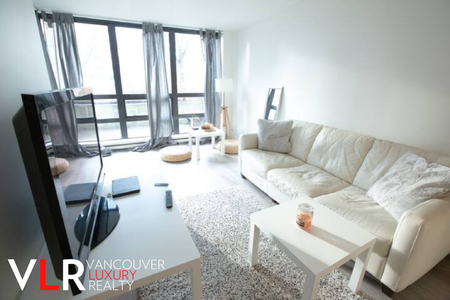 Condo in Downtown Vancouver, BC - Photo 3
