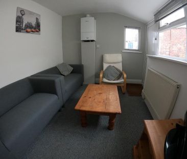 4 bedroom terraced house to rent - Photo 1