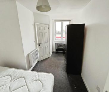 1 bedroom in a flat share to rent - Photo 5