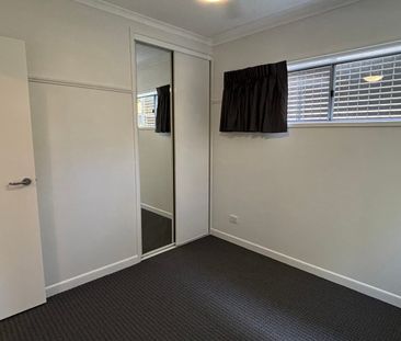 AFFORDABLE 1 BED UNIT IN PRIME LUTWYCHE LOCATION - Photo 2