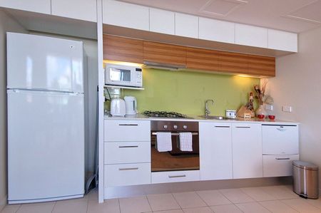 1814/100 Harbour Esplanade - Photo 3