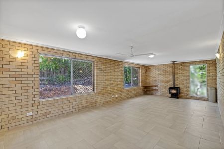 Lowset Family Home in perfect location - Photo 3