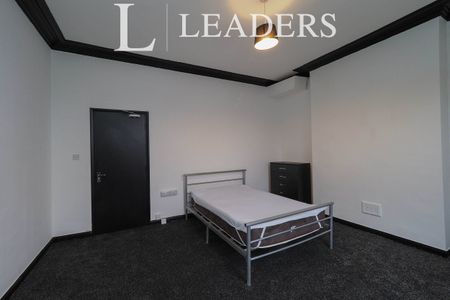 6 bedroom house to rent Larkdale Street, NG7 - Photo 2