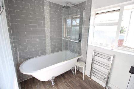 4 bedroom end of terrace house to rent - Photo 3