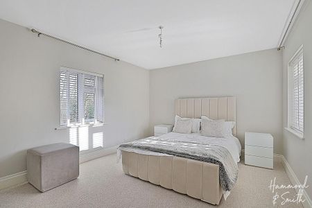 6 bedroom detached house to rent - Photo 5