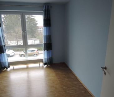 Moderne 3-Zi.-Wohnung mit Balkon und EBK in Langenau - Photo 2