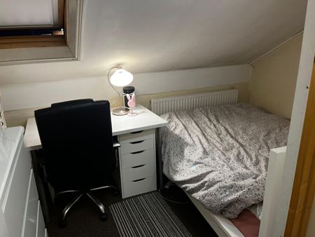 Room in a Shared House, Kelsall Terrace, LS6 - Photo 5