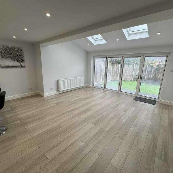 Cavendish Court Newbury, RG14 - Photo 1