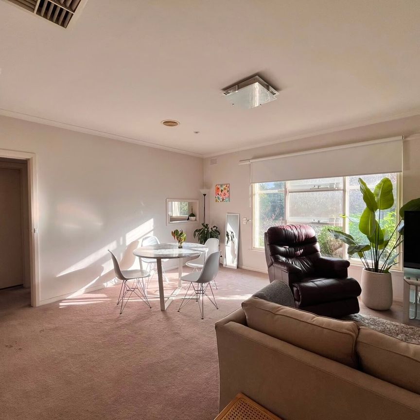 Elsternwick - Photo 1