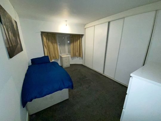 Room in a Shared House, Walsall Road, B42 - Photo 1