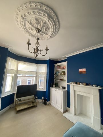 2 Bed Flat, Afghan Road, SW11 - Photo 2