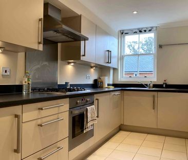 2 Bedroom - Photo 4