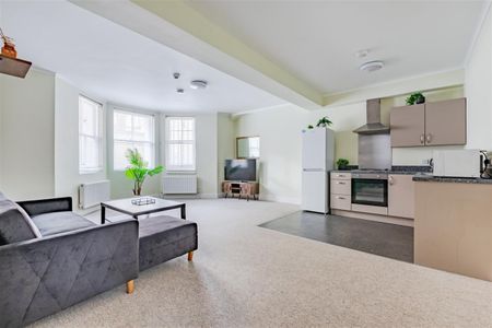 First Avenue, Hove - Photo 2