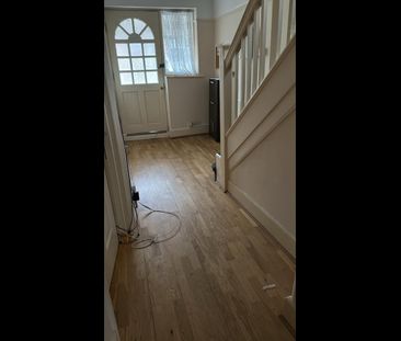 Room in a Shared House, Burnley Road, NW10 - Photo 4