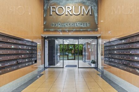 Stylish 2-Bedroom Apartment in Prime City Location - Photo 3