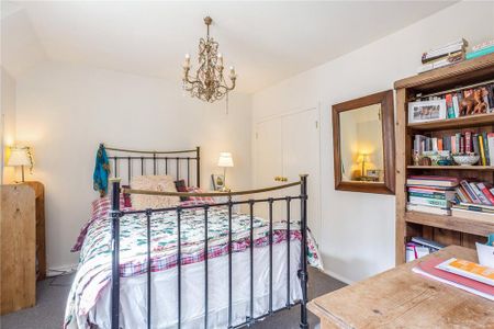 4 bedroom semi-detached house to rent - Photo 5