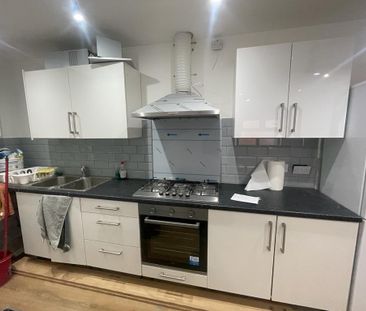 6 bedroom terraced house to rent - Photo 3