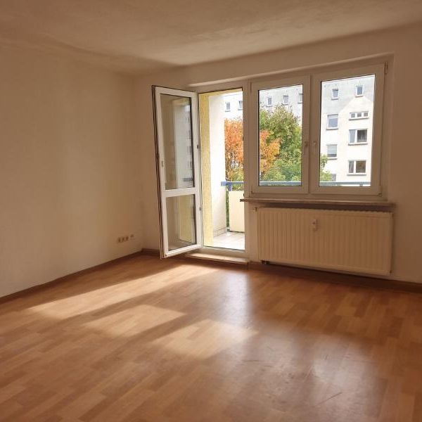 Schmucke Dreiraumwohnung mit Balkon in Weida! - Photo 1