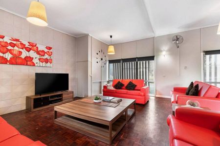 4 BEDROOM RESIDENCE AT MOTEL SITE - Photo 4