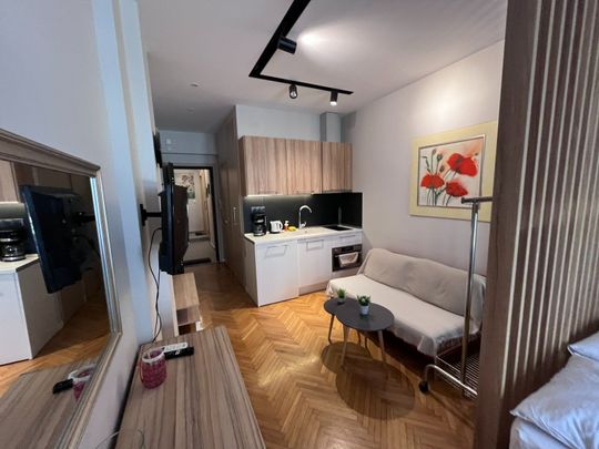 Studio/Γκαρσονιέρα για ενοικίαση Πλατεία Ναυαρίνου (Κέντρο Θεσσαλονίκης) - Photo 1
