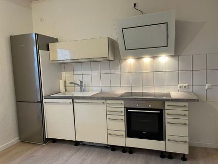 Helle Wohnung mit Charme - neu renoviert mit Küche - Photo 2