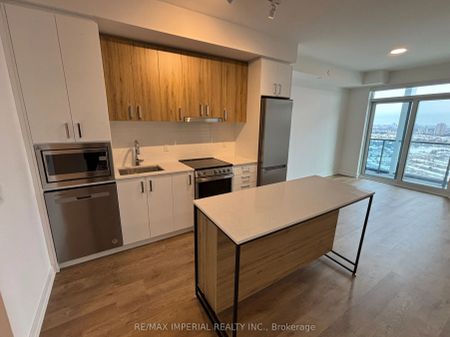 30 Upper Mall Way #2801 - Photo 3