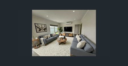 IMMACULATE 4 BEDROOM HOUSE IN CRANBOURNE NORTH! - Photo 5