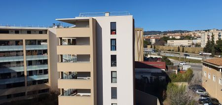 T2 avec grande terrasse vue Ste Victoire chauffage compris - Photo 2