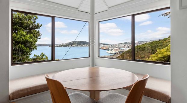 "Stylish 2-Bedroom Apartment in Kaiwharawhara – Id - Photo 1