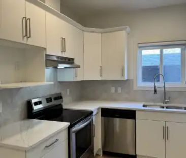 Newly renovated 3 bedroom Duplex | 1 - 11730 91 Street Northwest, E... - Photo 1