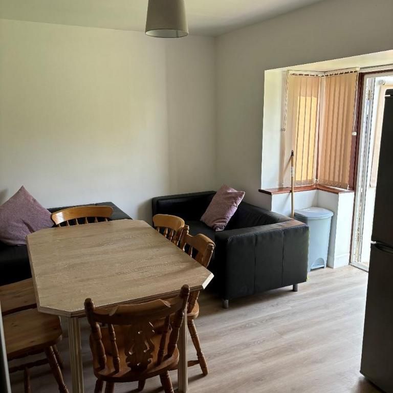 6 bedroom private hall to rent - Photo 1