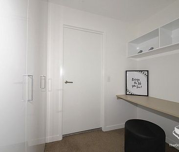 Peace, convenience and lifestyle---large balcony and bedroom + study to enjoy Brisbane river view - Photo 2