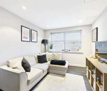 2 bedroom Flat in Elmhurst Court, Camberley - Photo 1