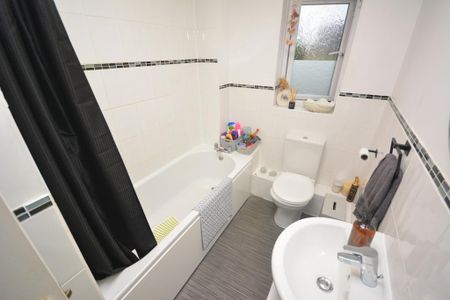 2 bedroom maisonette to rent - Photo 2