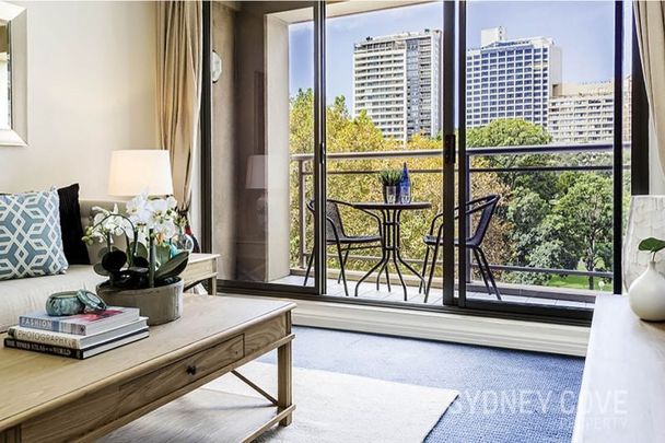 HYDE PARK LIFESTYLE | Furnished - Photo 1