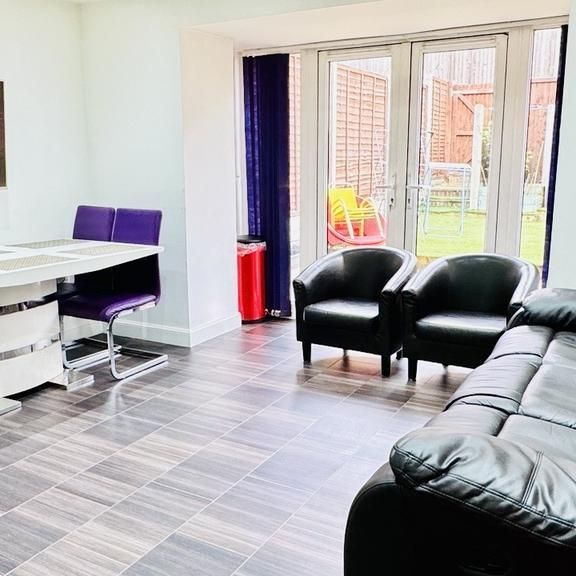 4 bedroom terraced house to rent - Photo 1