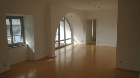 herrlich großzügige Komf. 2- Zi. Wohnung mit SÜDBALKON-EBK u. FERNBLICK - Photo 4