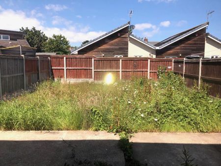 3 bedroom semi-detached house to rent - Photo 4