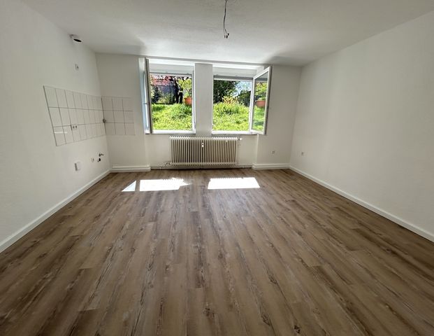 Helle und moderne Wohnung mit Blick ins Grüne - Foto 1