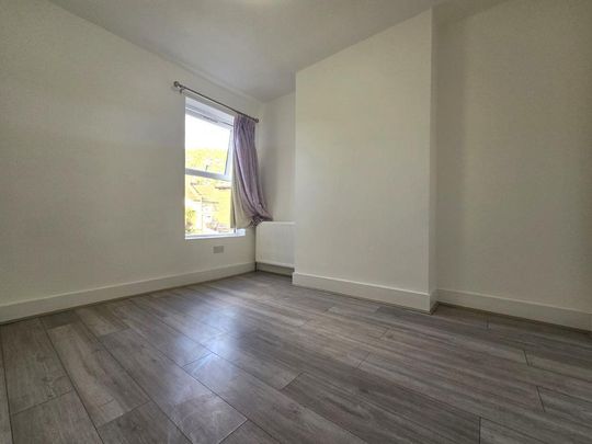 4 bedroom terraced house to rent - Photo 1