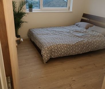 2 Bed Flat, Cemetery Road, E7 - Photo 3