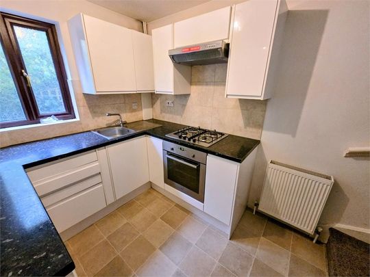 2 bedroom end of terrace house to rent - Photo 1